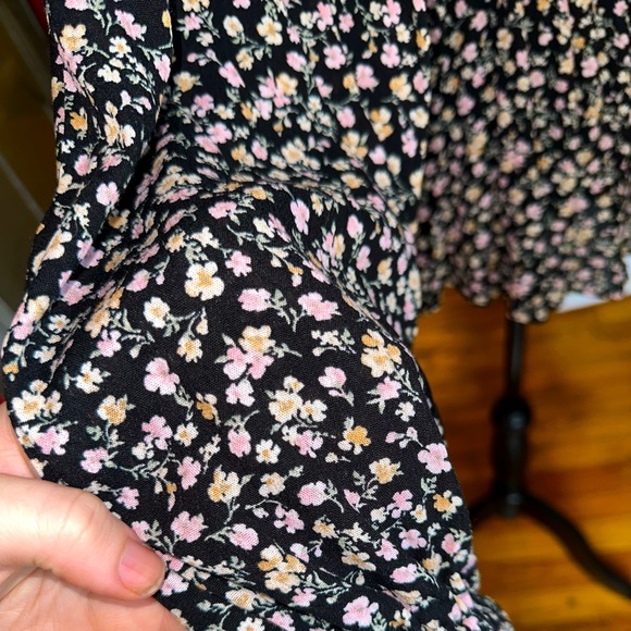 NWT | Emily Wonder | Floral Scoop Neck, Long Sleeve Peplum Blouse/Top - Picture 10 of 12